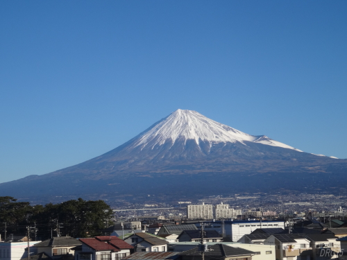 年末の新幹線からの富士山