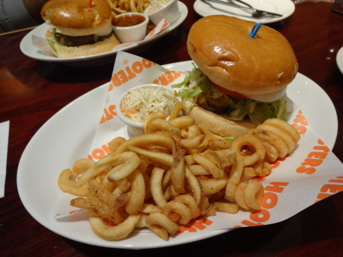 新宿フーターズのハンバーガー