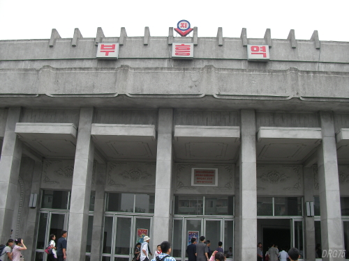 平壌の地下鉄の復興駅